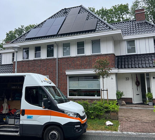 Zonnepanelen in Drenthe op dak twee onder een kap woning