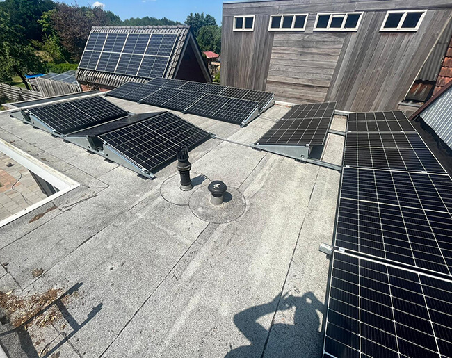 Zonnepanelen in Kolham op plat dak totaalservice