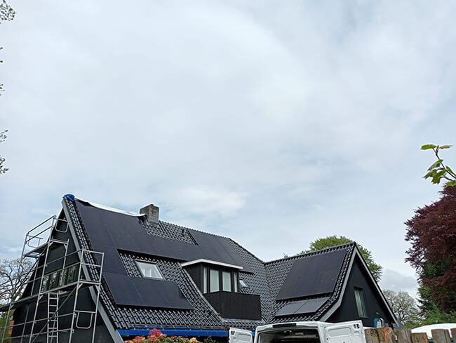 Lokale zonne-energie systeem op dak